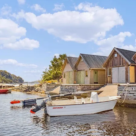 Gorgeous In With Kitchen Holiday home