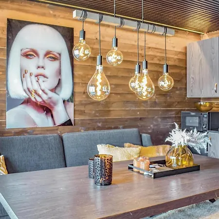 Casa vacanze Gorgeous In With Kitchen Fitjar