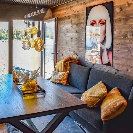 Holiday home Gorgeous In With Kitchen *